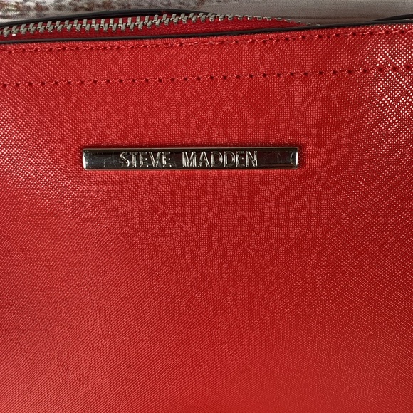 Steve Madden Bold Red Silver Crossbody shoulder Bag - Picture 3 of 8